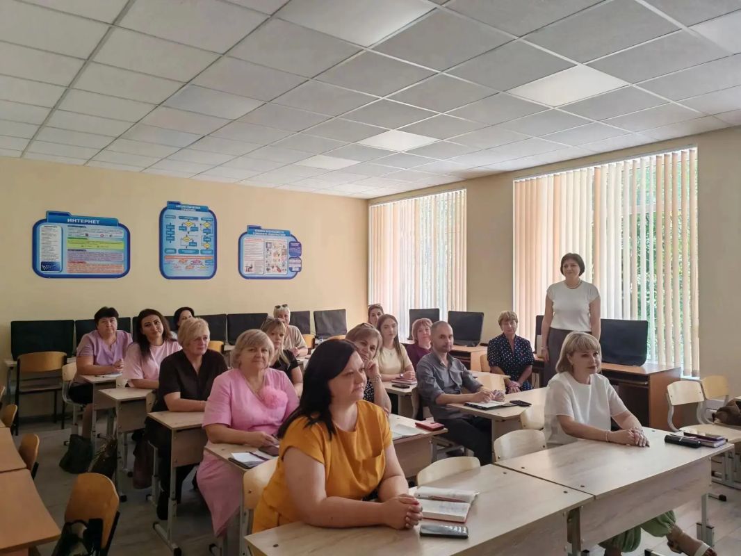 В Шахтерске педагоги готовятся к новому учебному году В Шахтерске педагоги готовятся к новому учебному году