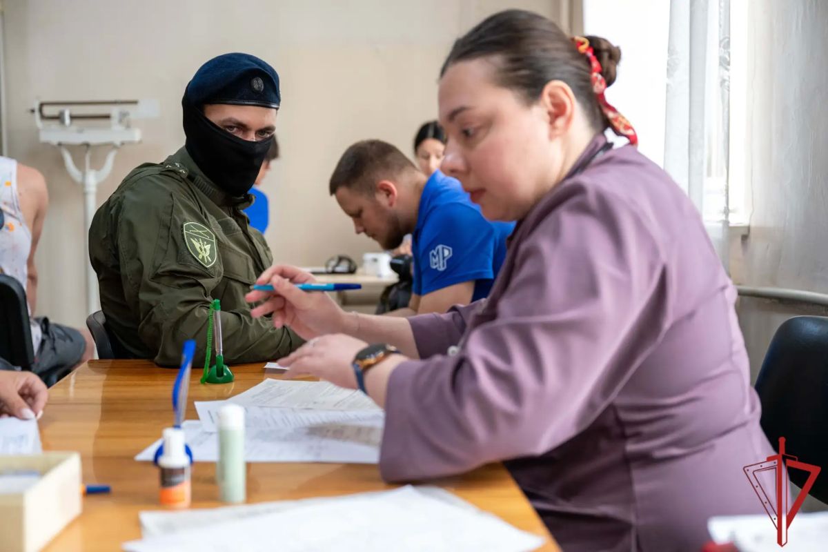 Личный состав Главного управления Росгвардии по Донецкой Народной Республике оперативно откликнулся на срочный призыв медицинских учреждений о пополнении запасов донорской крови Личный состав Главного управления Росгвардии по Донецкой Народной Республике оперативно откликнулся на срочный призыв медицинских учреждений о пополнении запасов донорской крови