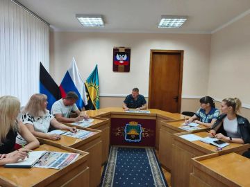 26 августа, первый заместитель руководителя Управы Кировского внутригородского района Администрации городского округа Макеевка Донецкой Народной Республики Андрей Коренев провел заседание политсовета