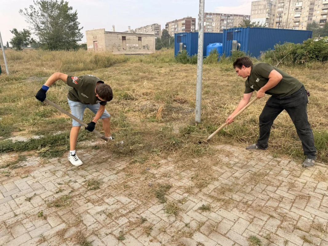 Кировчане вышли на субботник в преддверии праздников Кировчане вышли на субботник в преддверии праздников