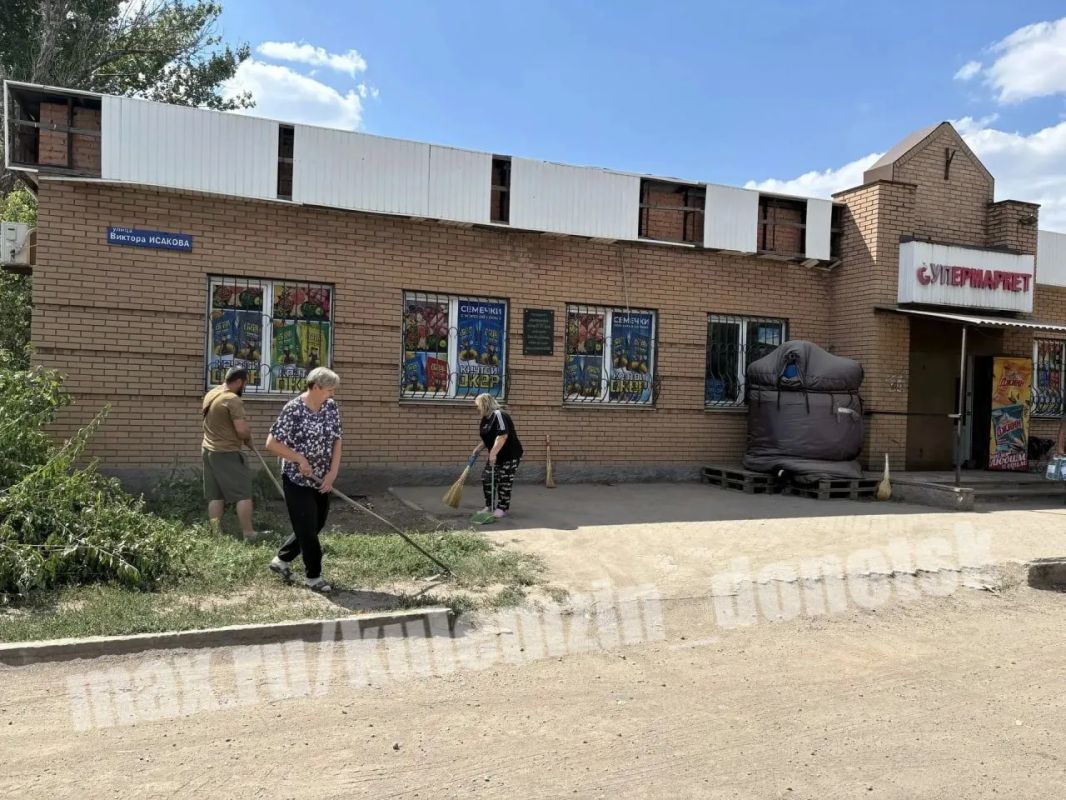 Алексей Кулемзин: Предприятия торговли и общественного питания продолжают участвовать в еженедельной акции «Чистый четверг» Алексей Кулемзин: Предприятия торговли и общественного питания продолжают участвовать в еженедельной акции «Чистый четверг»