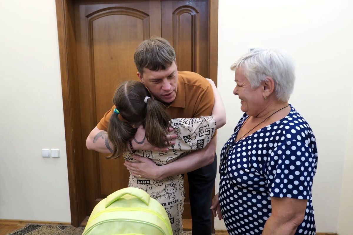 Волонтёр из Харцызска помог переселенцам Волонтёр из Харцызска помог переселенцам