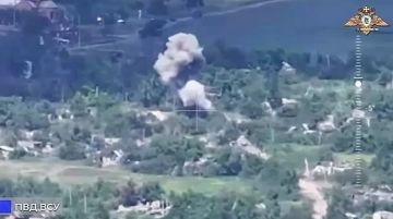 А мы тем временем продолжаем наблюдать, как российские военные разносят пункты временной дислокации ВСУ на Добропольском направлении