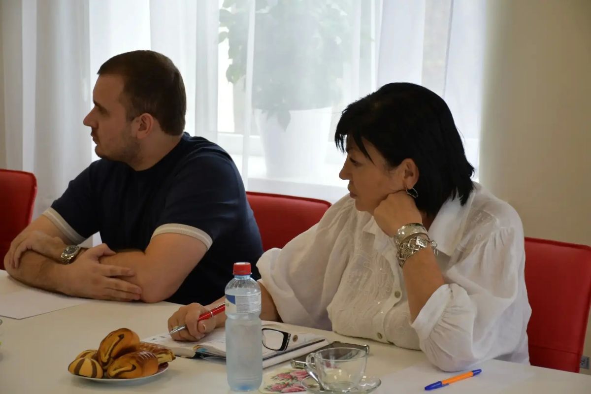В Дебальцево обсудили развитие округа и поддержку жителей в формате круглого стола В Дебальцево обсудили развитие округа и поддержку жителей в формате круглого стола