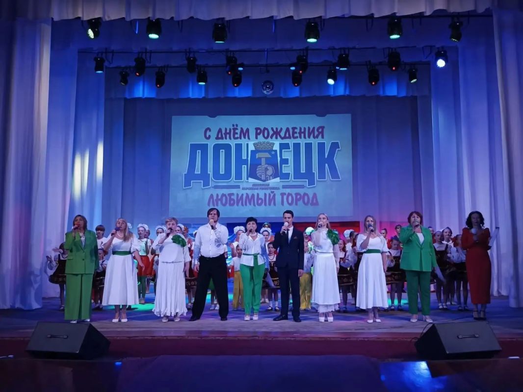 Сегодня, 27 августа 2026 года, в МБУ «Дворец культуры им. И. Франко г. Донецка» прошел праздничный концерт, посвященный грядущим праздникам: Дню города, Дню шахтера и 89-й годовщине со дня основания Кировского района города... Сегодня, 27 августа 2026 года, в МБУ «Дворец культуры им. И. Франко г. Донецка» прошел праздничный концерт, посвященный грядущим праздникам: Дню города, Дню шахтера и 89-й годовщине со дня основания Кировского района города...