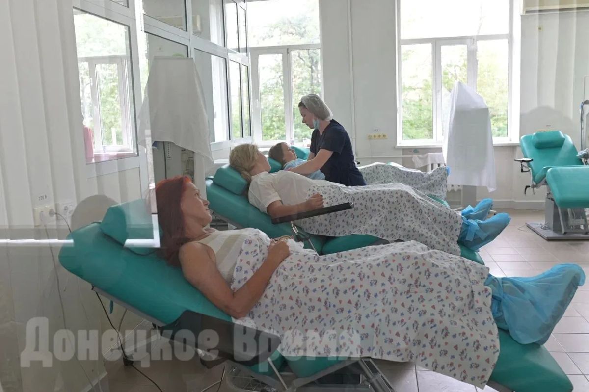 Передали нуждающимся людям частичку себя: молодогвардейцы ДНР пополнили банк крови Передали нуждающимся людям частичку себя: молодогвардейцы ДНР пополнили банк крови