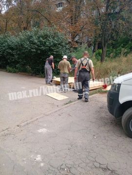 Алексей Кулемзин: В Киевском районе приступили к работе по закрытию теплового контура в многоквартирных домах, поврежденных вследствие вчерашней атаки укрфашистов
