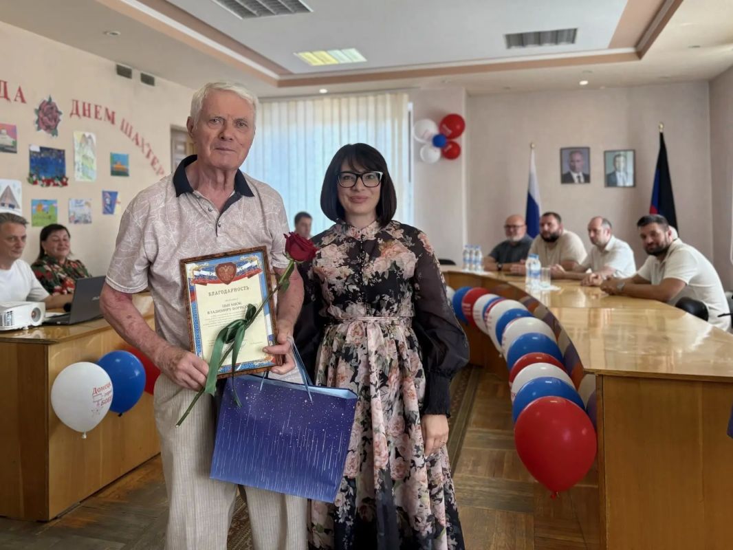 Татьяна Темникова: В Управе Ленинского внутригородского района Администрации городского округа Донецк состоялся праздничный концерт, объединивший сразу две знаменательные даты — День города и День шахтера Татьяна Темникова: В Управе Ленинского внутригородского района Администрации городского округа Донецк состоялся праздничный концерт, объединивший сразу две знаменательные даты — День города и День шахтера