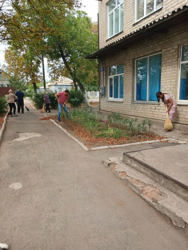 Наталья Великодная: Сегодня, в рамках еженедельной экологической акции «Чистый четверг», жители населённых пунктов Тельмановского округа вышли на свои закреплённые участки, чтобы сделать округ чище и уютнее Наталья Великодная: Сегодня, в рамках еженедельной экологической акции «Чистый четверг», жители населённых пунктов Тельмановского округа вышли на свои закреплённые участки, чтобы сделать округ чище и уютнее