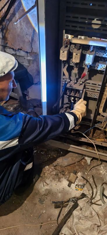 Представители Магаданской области провели ревизию электрощита в жилом доме в Ждановке Представители Магаданской области провели ревизию электрощита в жилом доме в Ждановке