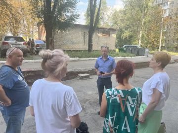 Состоялась встреча с жителями, на которой присутствовал заместитель руководителя Управы Ленинского внутригородского района Анатолий Разумов