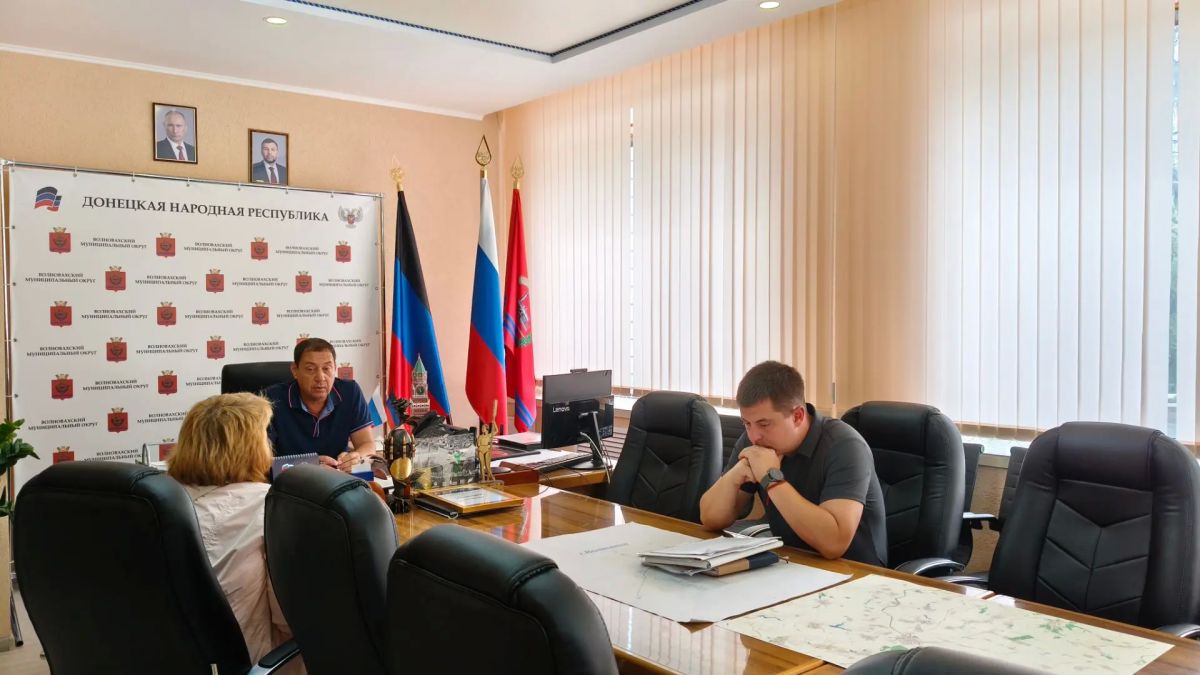 Константин Зинченко: Провёл личный приём граждан совместно с руководителями профильных структурных подразделений администрации Волновахского муниципального округа