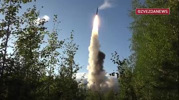 Сегодня с космодрома Плесецк запустили твердотопливную межконтинентальную баллистическую ракету мобильного базирования