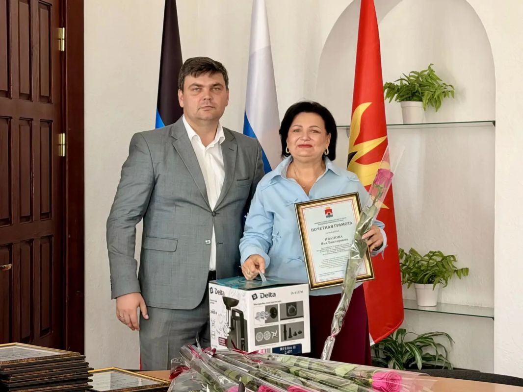 В городском округе Торез состоялось торжественное мероприятие ко Дню города и Дню шахтера В городском округе Торез состоялось торжественное мероприятие ко Дню города и Дню шахтера
