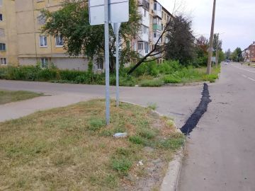 С целью недопущения стока дождевой воды с проезжей части автодороги по ул. Циолковского на внутриквартальную территорию квартала Северный, Управой Кировского внутригородского района Администрации городского округа Макеевка...