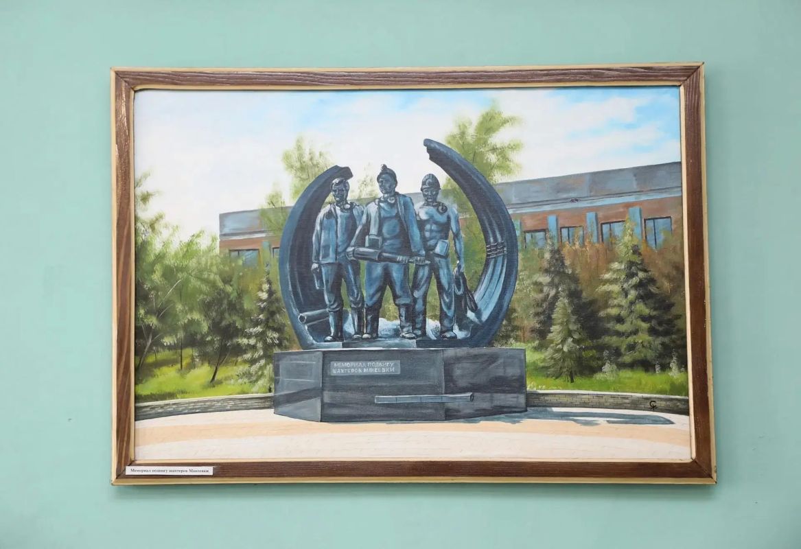 С любовью к Донецку и уважением к шахтерам: осужденный ИК-3 посвятил картины родному краю С любовью к Донецку и уважением к шахтерам: осужденный ИК-3 посвятил картины родному краю