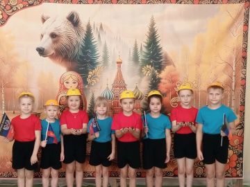 В детском саду № 4 «Светлячок» уходящая неделя была посвящена людям самой уважаемой и почетной профессии в Донбассе – шахтерам