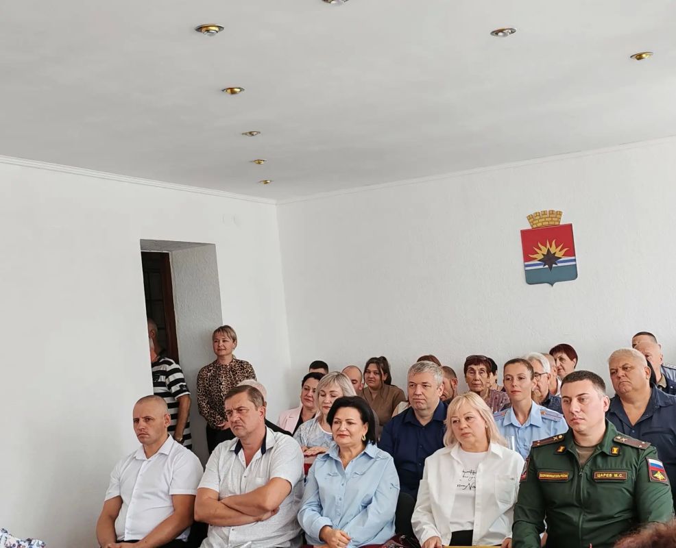 В преддверии Дня города и Дня шахтёра в Торезе наградили выдающихся жителей и работников угольной промышленности В преддверии Дня города и Дня шахтёра в Торезе наградили выдающихся жителей и работников угольной промышленности