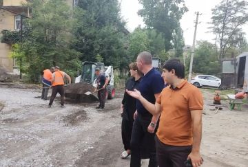 Сергей Лебедев проверил ход выполнения работ по обновлению дорожного покрытия в Ждановке