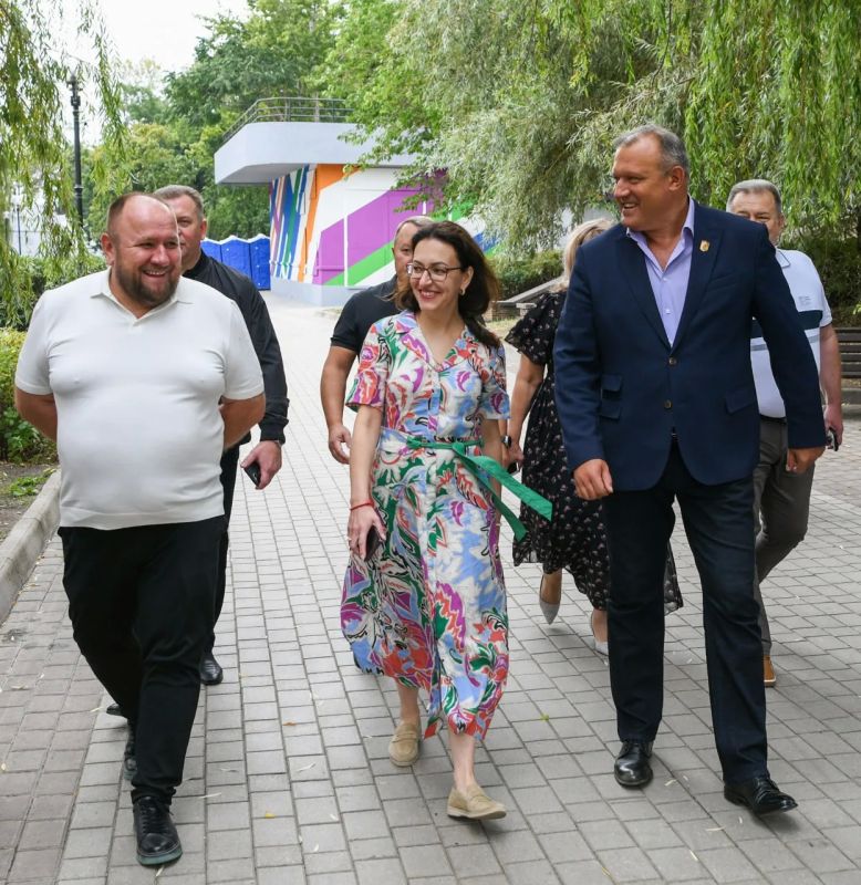 Набережная снова с людьми. В Донецке завершилось благоустройство участка улицы Набережной — от проспекта Мира до бульвара Шевченко Набережная снова с людьми. В Донецке завершилось благоустройство участка улицы Набережной — от проспекта Мира до бульвара Шевченко
