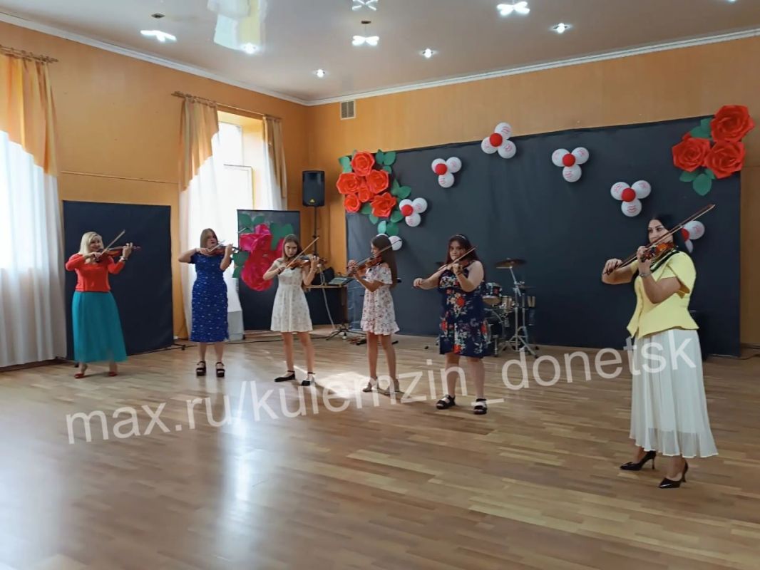 Сегодня в Доме культуры «Смолянка», состоялся праздничный концерт, посвящённый Дню города и Дню шахтёра! Сегодня в Доме культуры «Смолянка», состоялся праздничный концерт, посвящённый Дню города и Дню шахтёра!