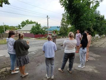 Депутат Амвросиевского муниципального совета Наталья Мачула провела информационную встречу с жителями на закрепленной территории