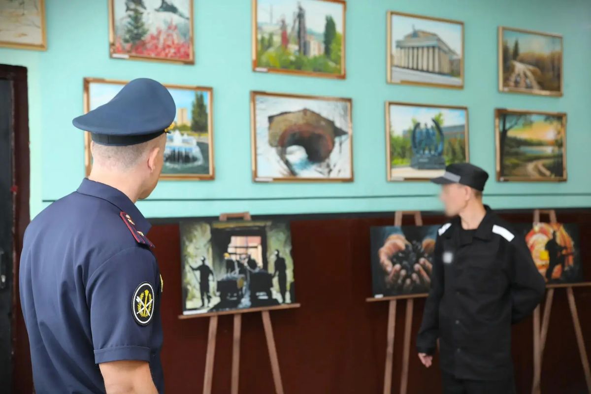 С любовью к Донецку и уважением к шахтерам: осужденный ИК-3 посвятил картины родному краю С любовью к Донецку и уважением к шахтерам: осужденный ИК-3 посвятил картины родному краю