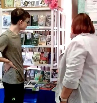 В библиотеке Ясиноватой к Дню шахтера подготовлен книжный обзор «Слава рукам, добывающим черное золото»