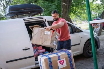 На связи с жителями. Артур Гасанов и Юлия Немчинова посетили собор в Горловке и возложили цветы к памятнику на Аллее Героев
