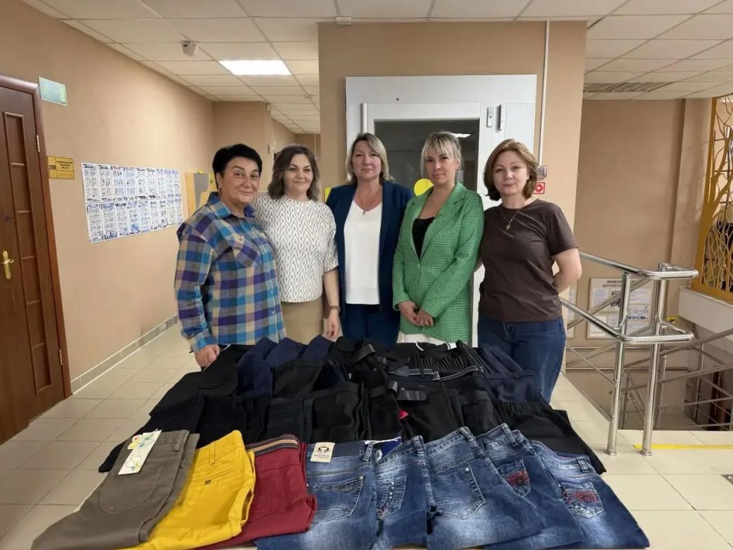 Гуманитарную помощь к новому учебному году от ЯНАО получат школьники из ДНР Гуманитарную помощь к новому учебному году от ЯНАО получат школьники из ДНР