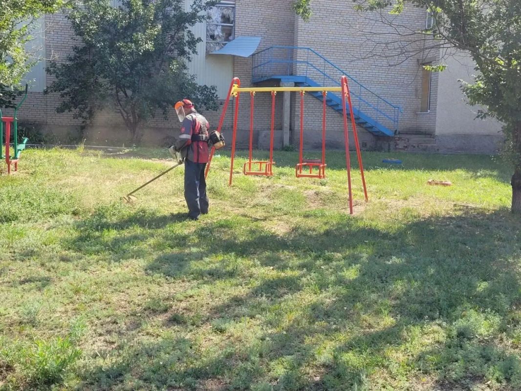 Сергей Юзвинкевич: В Володарском муниципальном округе продолжаются работы по покосу травы и содержанию территорий в надлежащем состоянии Сергей Юзвинкевич: В Володарском муниципальном округе продолжаются работы по покосу травы и содержанию территорий в надлежащем состоянии