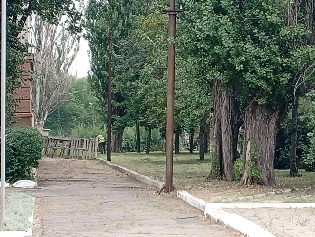 Коммунальщики Ясиноватой продолжают бороться с карантинными травами и благоустраивать общественные пространства в наших населенных пунктах Коммунальщики Ясиноватой продолжают бороться с карантинными травами и благоустраивать общественные пространства в наших населенных пунктах