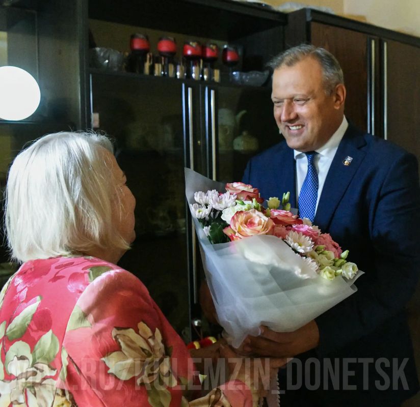 Алексей Кулемзин: В преддверии Дня города и Дня шахтёра поздравил семью Рыбаковых с 55-летием совместной жизни Алексей Кулемзин: В преддверии Дня города и Дня шахтёра поздравил семью Рыбаковых с 55-летием совместной жизни