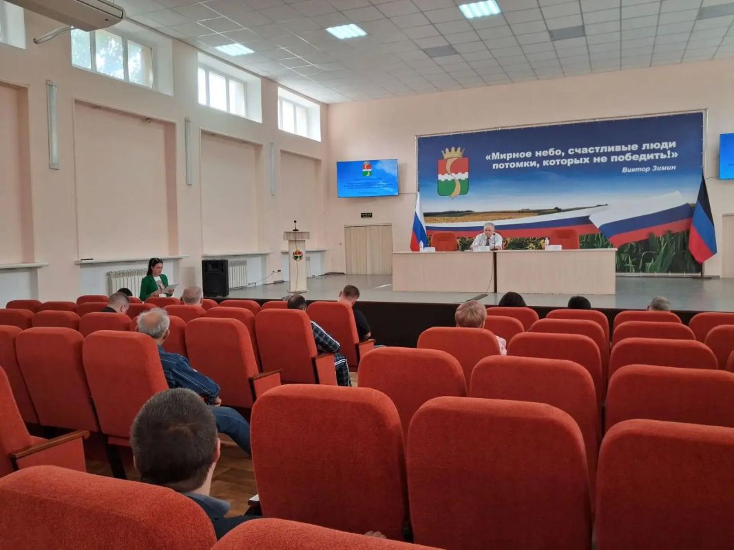 Согласно регламенту Амвросиевского муниципального совета 28 августа состоялось заседание постоянного комитета Амвросиевского муниципального совета по вопросам бюджетной, финансовой деятельности, налоговой и имущественной...