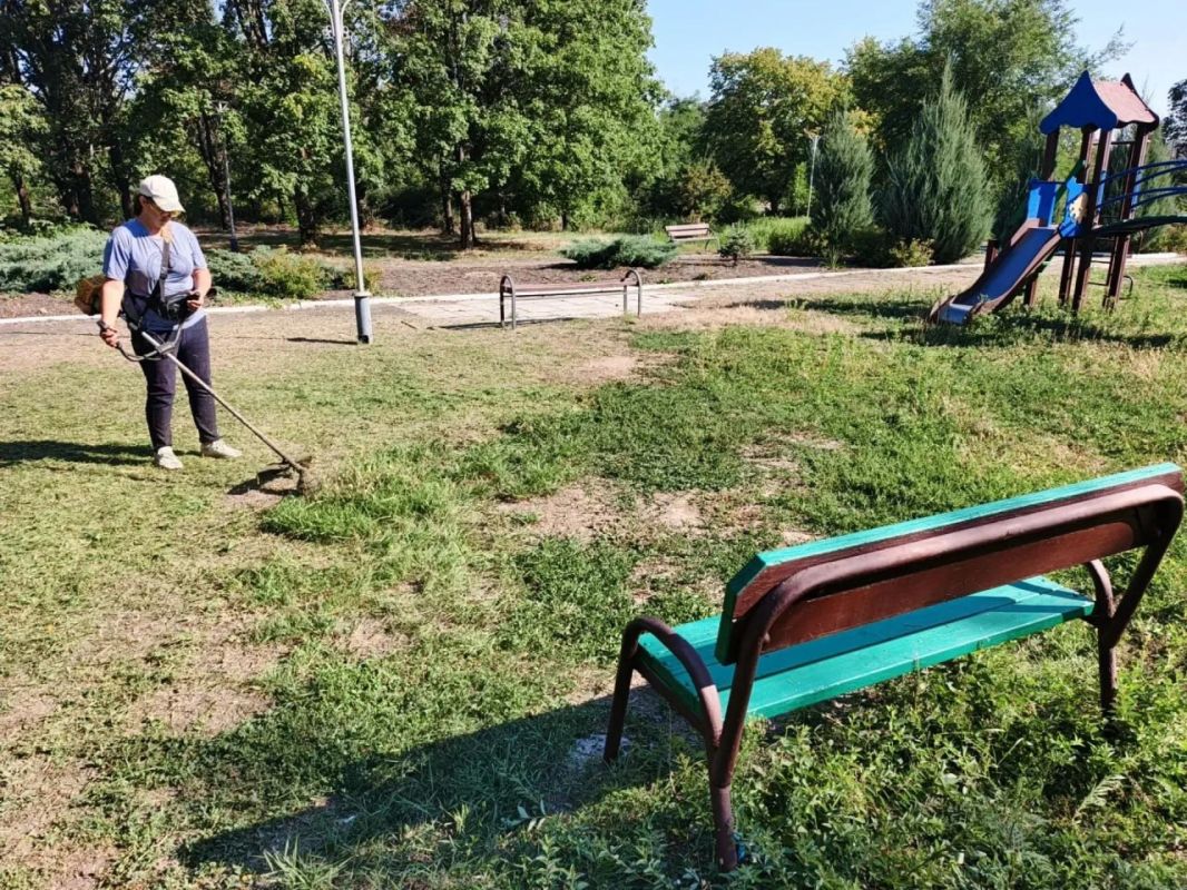 Сергей Юзвинкевич: В Володарском муниципальном округе продолжаются работы по покосу травы и содержанию территорий в надлежащем состоянии Сергей Юзвинкевич: В Володарском муниципальном округе продолжаются работы по покосу травы и содержанию территорий в надлежащем состоянии