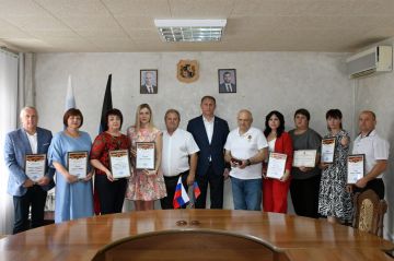 В Кировском чествовали жителей города, которые внесли весомый вклад в его развитие