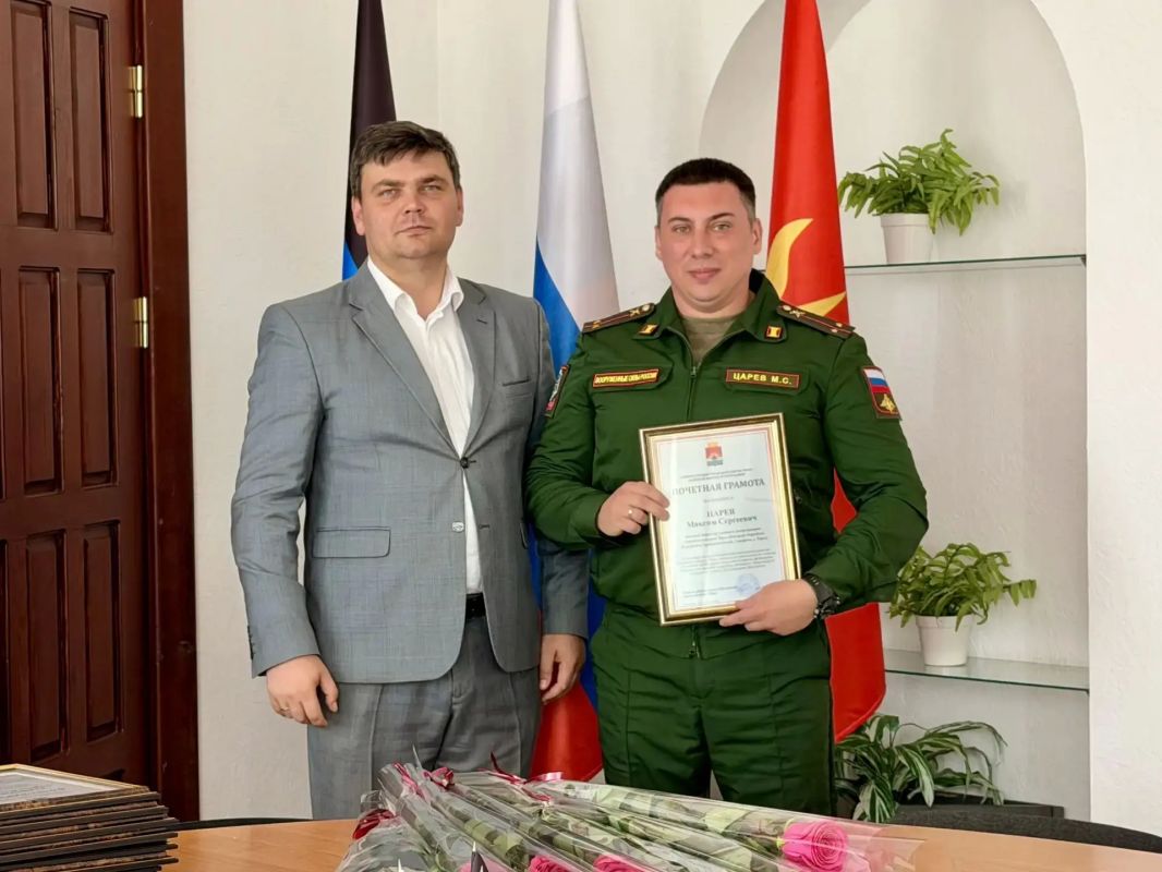 В городском округе Торез состоялось торжественное мероприятие ко Дню города и Дню шахтера В городском округе Торез состоялось торжественное мероприятие ко Дню города и Дню шахтера