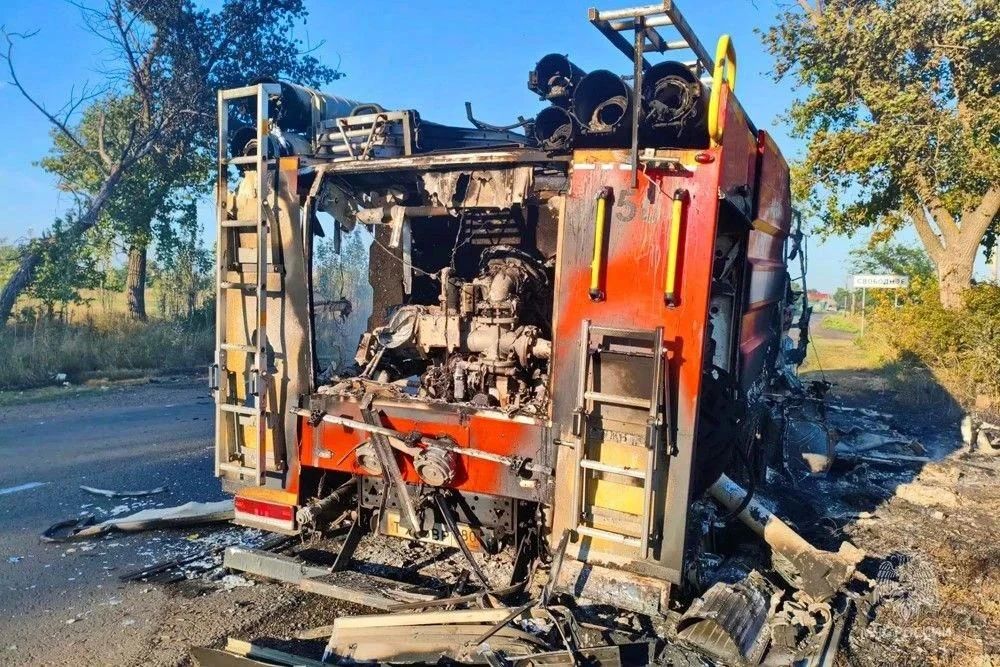 В ДНР пожарная автоцистерна МЧС России атакована ВСУ В ДНР пожарная автоцистерна МЧС России атакована ВСУ