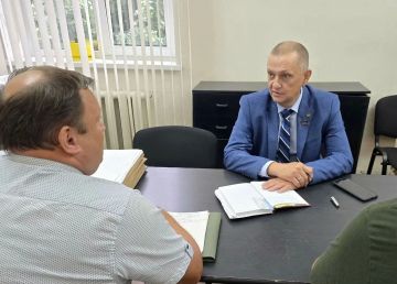 Дмитрий Огилец: Провёл рабочую встречу с начальником Управления образования Администрации городского округа Харцызск Николаем Сергеевичем Осиповым