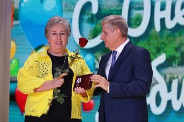 В честь Дня города Председатель Правительства ДНР Андрей Чертков вручил награды Главы Республики, Правительства и Народного Совета тем, кто внес особый вклад в развитие Донецка
