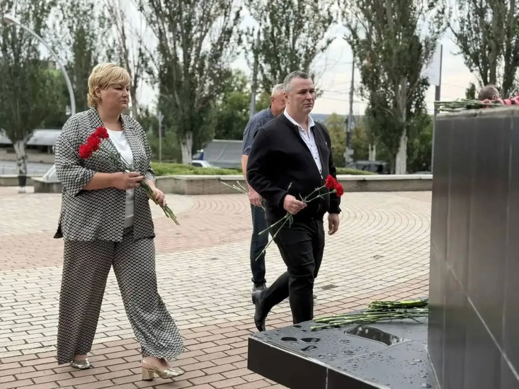 В преддверии Дня шахтёра председатель Совета женщин городского округа Макеевка, заместитель главы Администрации городского округа Макеевка Ирина Сидякина совместно с представителями Совета женщин города Макеевка приняли...