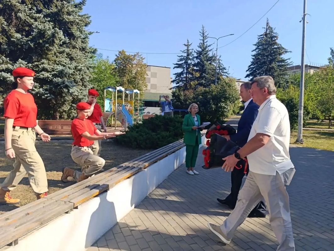 Александр Шатов: В Ждановке почтили память павших горняков Александр Шатов: В Ждановке почтили память павших горняков