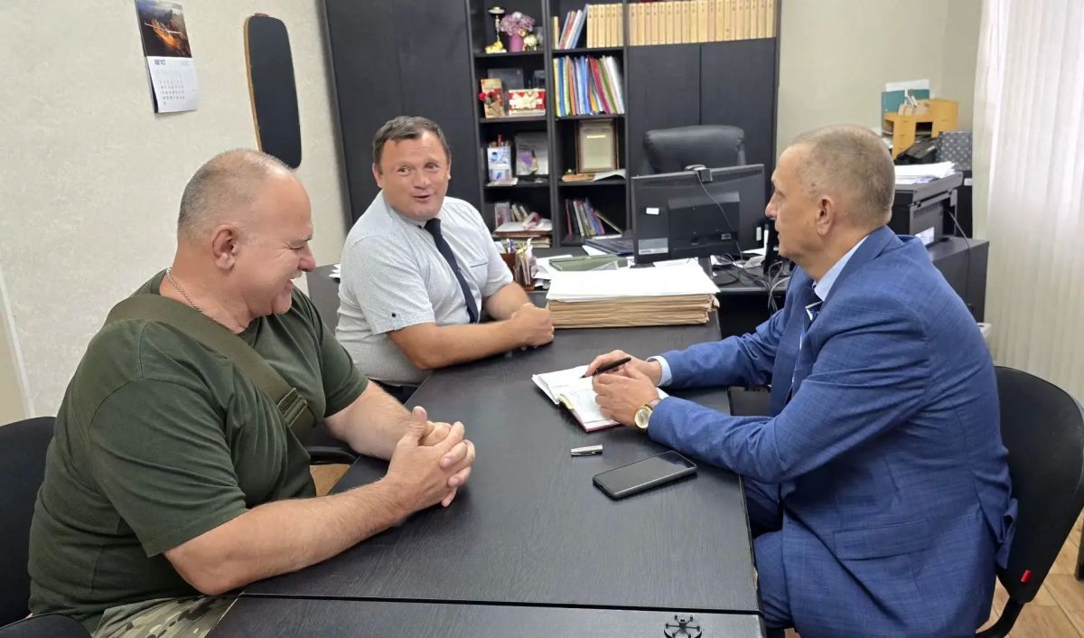 Дмитрий Огилец: Провёл рабочую встречу с начальником Управления образования Администрации городского округа Харцызск Николаем Сергеевичем Осиповым Дмитрий Огилец: Провёл рабочую встречу с начальником Управления образования Администрации городского округа Харцызск Николаем Сергеевичем Осиповым