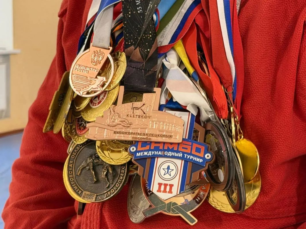 Александр Шатов: Шахтерский Чемпион по самбо встретился с юными спортсменами и молодежью Александр Шатов: Шахтерский Чемпион по самбо встретился с юными спортсменами и молодежью