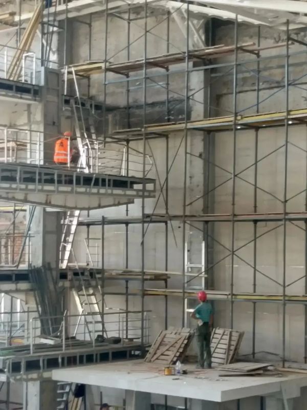 Специалисты из Санкт-Петербурга продолжают ремонтные работы в спорткомплексе «Нептун» Специалисты из Санкт-Петербурга продолжают ремонтные работы в спорткомплексе «Нептун»