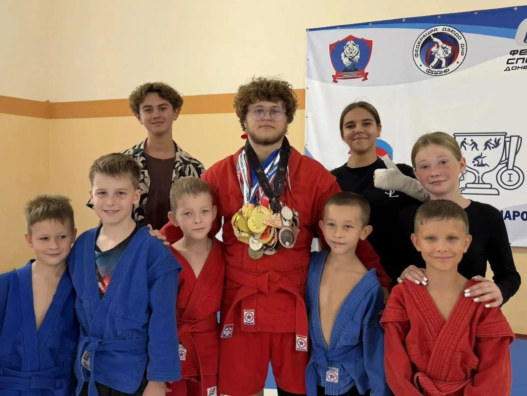 Александр Шатов: Шахтерский Чемпион по самбо встретился с юными спортсменами и молодежью Александр Шатов: Шахтерский Чемпион по самбо встретился с юными спортсменами и молодежью