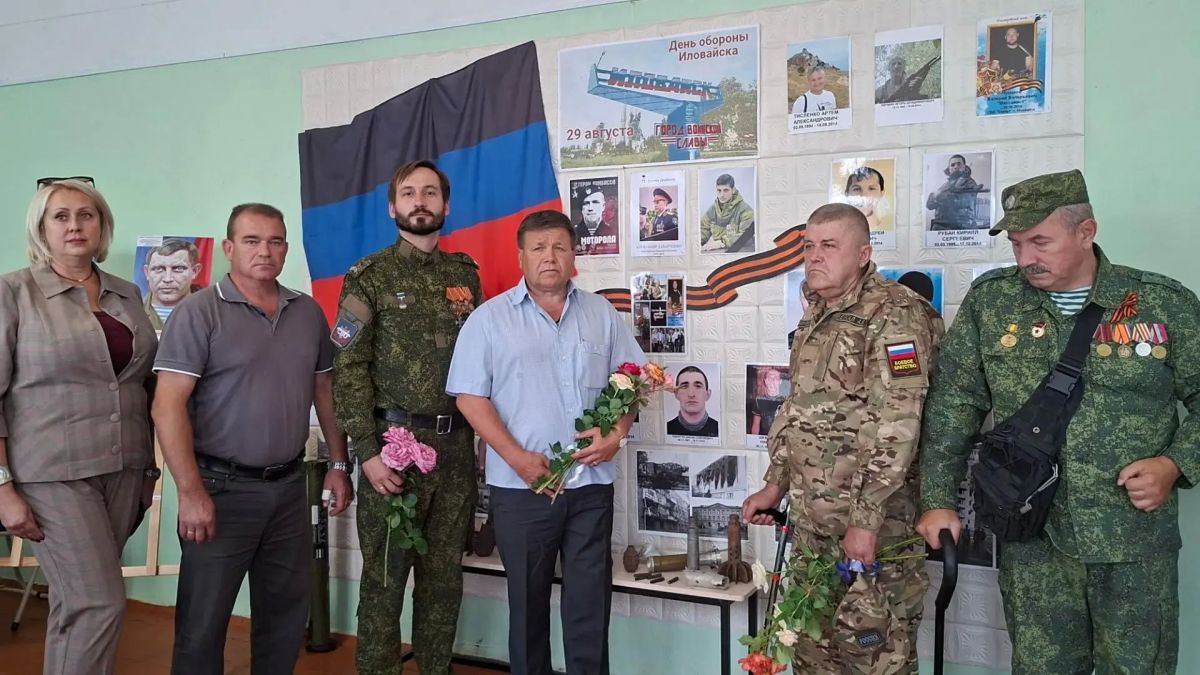 Активистки Женского движения Единой России, участницы иловайского женского клуба «СчастливаЯ» приняли участие в часе мужества и славы «И выстояли мы, и город выстоял» Активистки Женского движения Единой России, участницы иловайского женского клуба «СчастливаЯ» приняли участие в часе мужества и славы «И выстояли мы, и город выстоял»