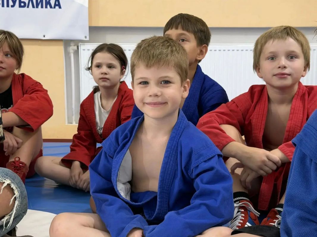 Александр Шатов: Шахтерский Чемпион по самбо встретился с юными спортсменами и молодежью Александр Шатов: Шахтерский Чемпион по самбо встретился с юными спортсменами и молодежью