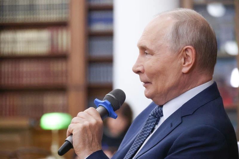 Владимир Путин объяснил, зачем Россия вынуждена была начать спецоперацию, на примере взаимоотношений белых медведей и косаток в Арктике Владимир Путин объяснил, зачем Россия вынуждена была начать спецоперацию, на примере взаимоотношений белых медведей и косаток в Арктике