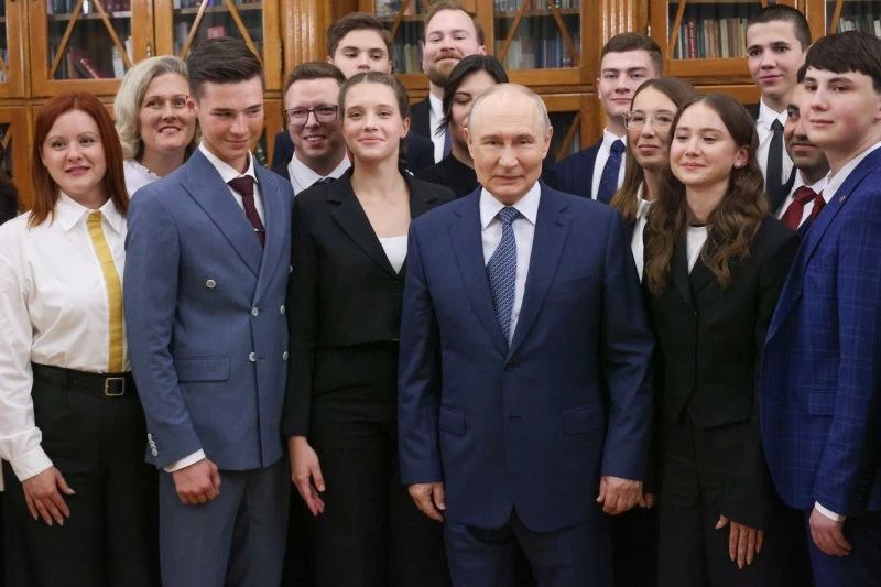 Владимир Путин объяснил, зачем Россия вынуждена была начать спецоперацию, на примере взаимоотношений белых медведей и косаток в Арктике Владимир Путин объяснил, зачем Россия вынуждена была начать спецоперацию, на примере взаимоотношений белых медведей и косаток в Арктике